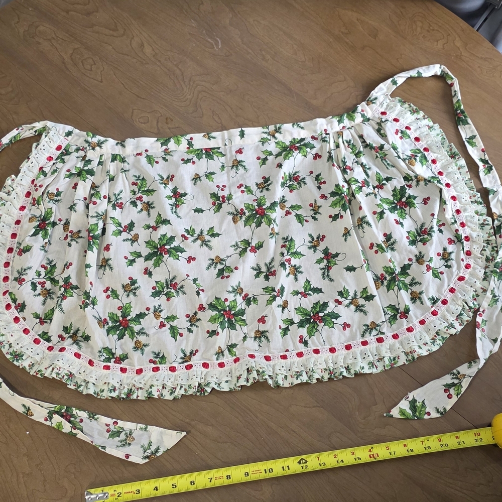 Floral Apron with Lace Trim
